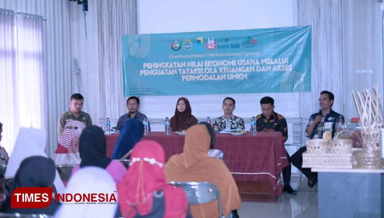 Patriot desa Kabupaten Majalengka bersama para pelaku UMKM menggelar sosialisasi peningkatan ekonomi usaha. (FOTO: Herik Diana/TIMES Indonesia)