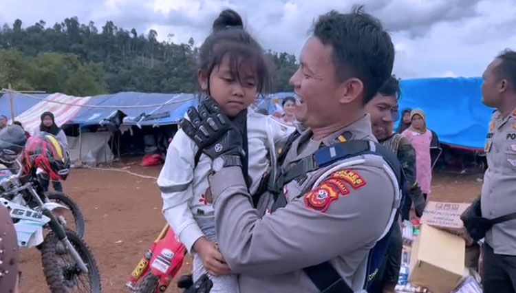 Salurkan Bantuan Gempa Cianjur Trail Polres Majalengka Tembus Jalan