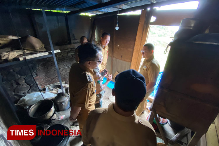 PJ Wali Kota Batu Sambangi Korban Tanah Longsor TIMES Indonesia