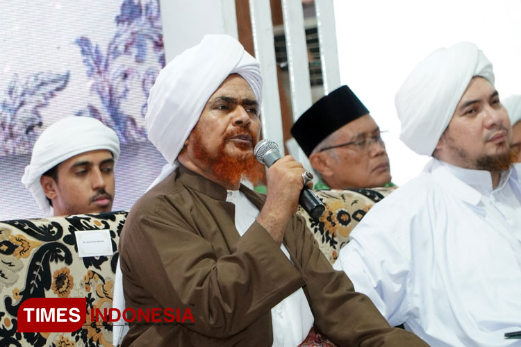 Ziarah Ke Makam Masyayik Tebuireng Habib Umar Bin Hafidz Terkesan