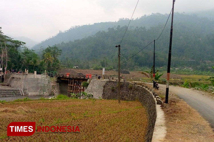 Jembatan Sipedang Banjarnegara Ambruk Pembangunan Kembali Diharapkan