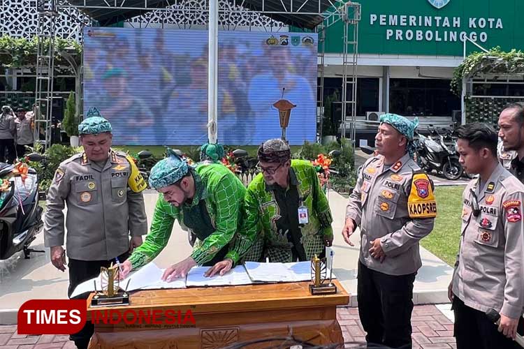 Hibahkan 200 Motor Untuk Polisi RW Kabaharkam Polri Apresiasi Wali