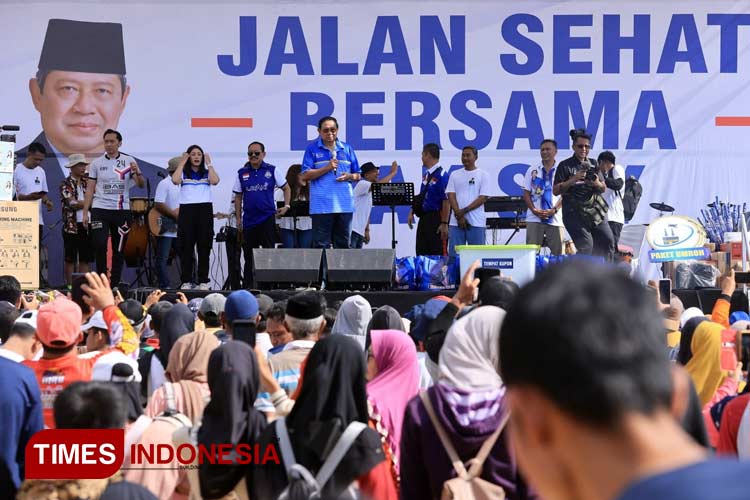 Jalan Sehat Bersama Pak Sby Bangkitkan Gairah Warga Pacitan Times