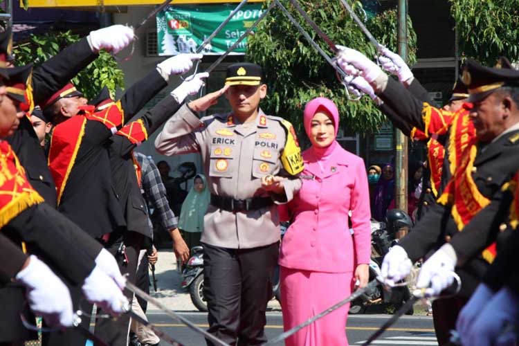 Pedang Pora Sambut Kapolres Baru Banjarnegara Akbp Erick Budi Santoso