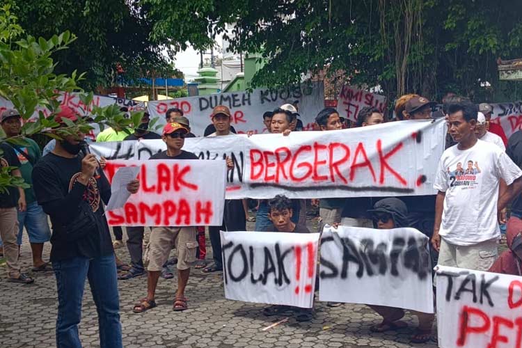 Tolak Pembangunan Pengolahan Sampah Di Tpst Piyungan Puluhan Warga