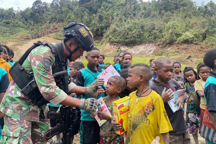 Dijamin Oleh Satgas Yonif Js Guru Sd Inpres Nduga Papua Berani