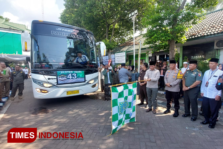 Kumandangkan Azan Pj Wali Kota Probolinggo Lepas 340 Calon Jemaah Haji