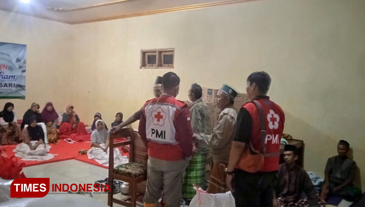 Bencana Tanah Bergerak, Puluhan Warga Ngungsi di Kantor Balai Desa Padasari Tegal