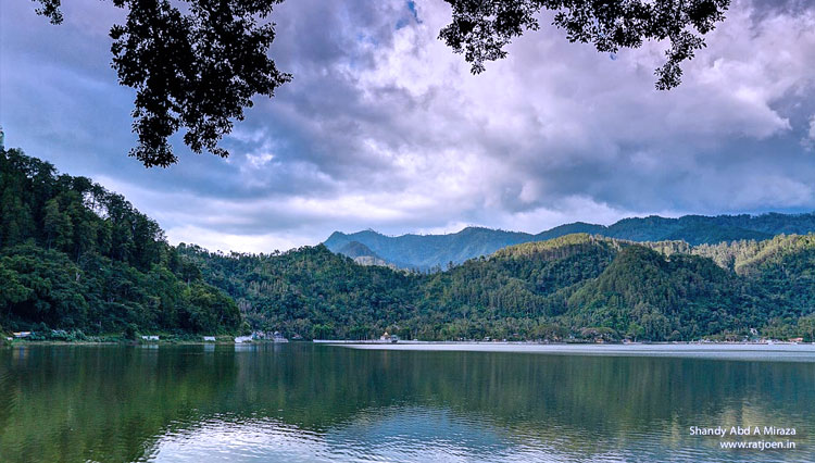 Keindahan Telaga Ngebel. (FOTO: Dok. asliponorogo.com)
