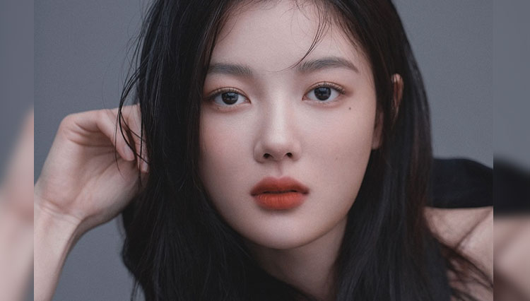 Kim Yoo Jung membintangi film baru Netflix, 20th Century Girl. (Foto: Awesome Ent)