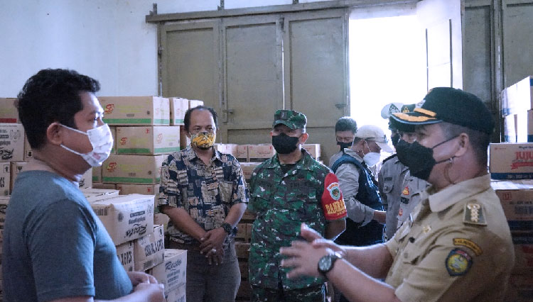 Operasi pasar di Indramayu. (Foto: Diskominfo Kabupaten Indramayu)