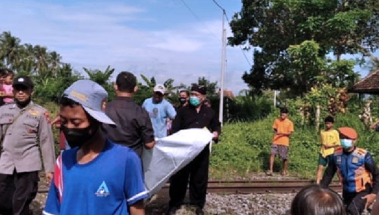 Berjalan di Rel, Perempuan Muda di Banyuwangi Tertabrak Kereta Api