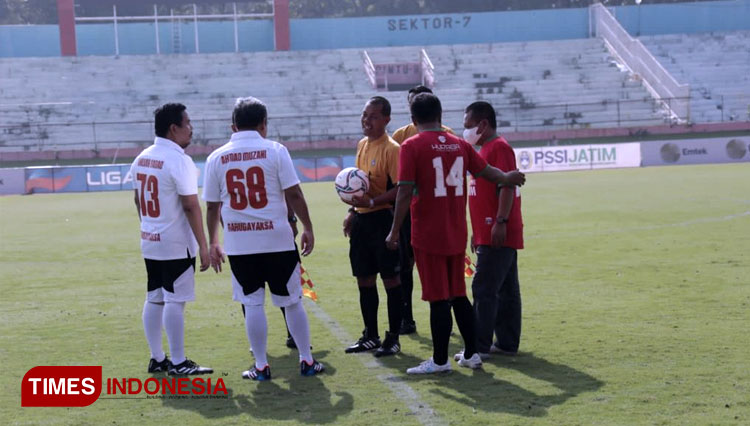 Sekejn-Gerindra-Ahmad-Muzani-tengah-berbincang-santai-dengan-Ketua-Gerindra-Jatim-Anwar-Sadat-2.jpg