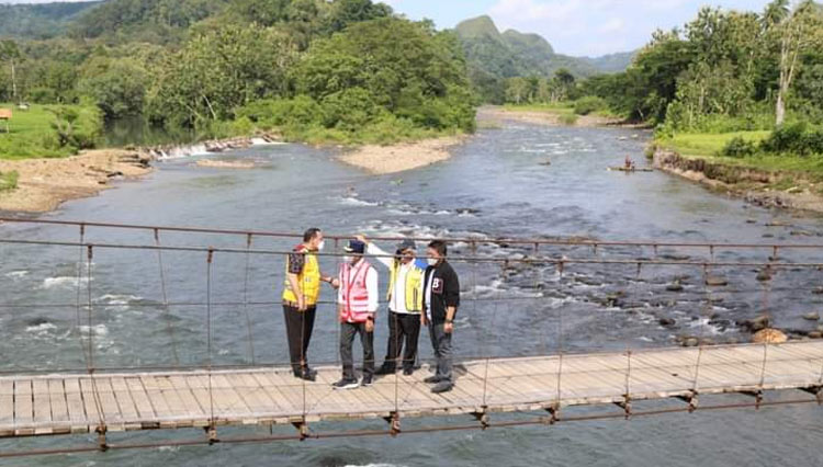 Menteri PUPR, Menhub, Ketua KPK RI dan Gubernur Sumsel saat resmikan Jembatan (Foto : Dok Pemprov Sumsel)