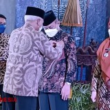 Sekda Banjarnegara Dapat Penghargaan Satya Lencana Karya Satya 30 Tahun Pengabdian