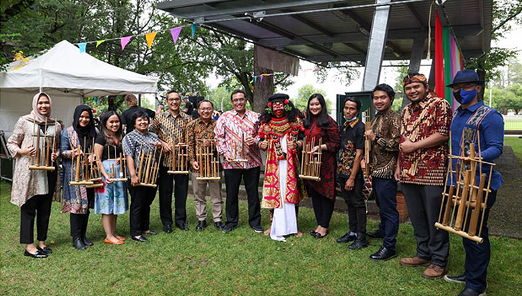 Angklung Dangdut 'Terajana' Stole the Australian Attention