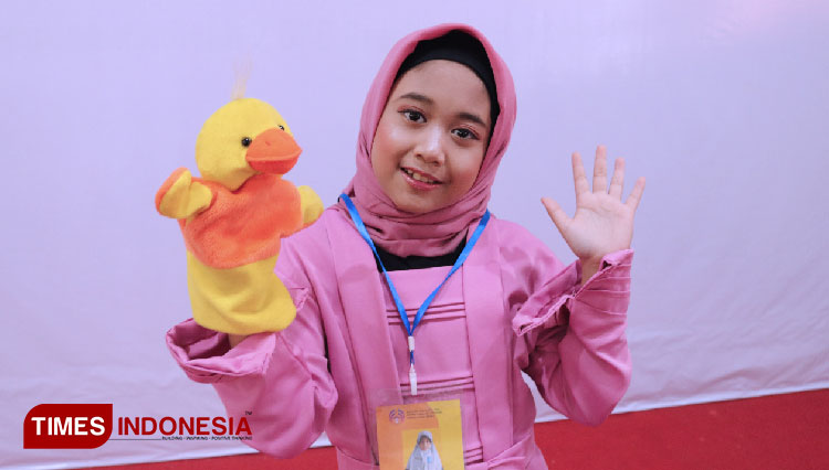 Khansa Aqilah Prasetya menjadi juara Story Telling Competition yang digelar Spunky English Student Association UMG. (Foto: Akmal/TIMES Indonesia)