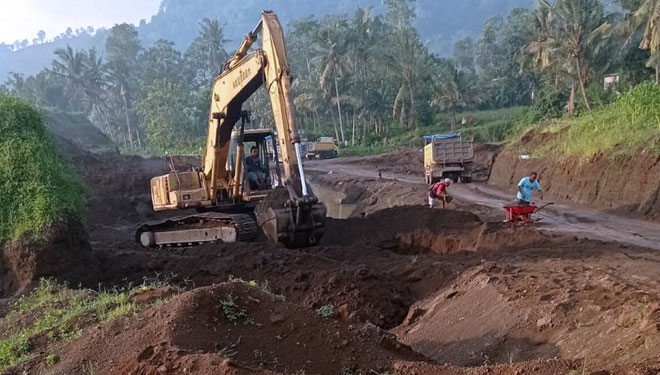 Diduga Tabrak RTRW, Galian C di Kalibaru Banyuwangi ‘Aman Soleman’