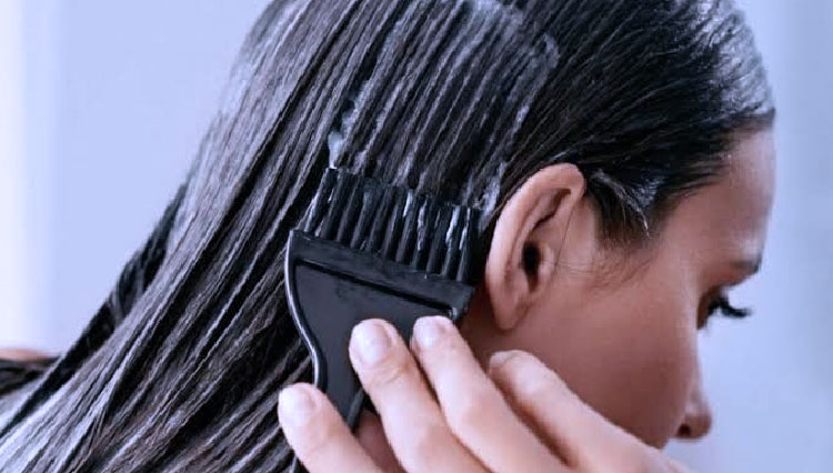 Tak Perlu Ke Salon, Ini Tips Aman Warnai Rambut di Rumah