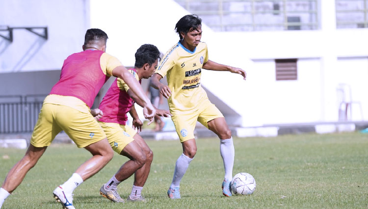 Gelandang Arema FC Jayus Hariono saat sesi latihan (Sumber foto: Media Officer Arema FC)