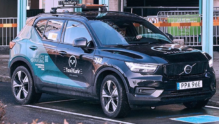 Volvo Mulai Uji Coba Pengisian Mobil Listrik Tanpa Kabel