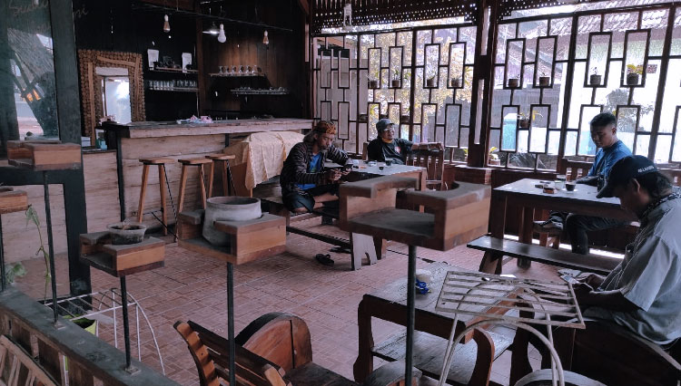 Cafe-Sudut-Harmoni-Blora-2.jpg
