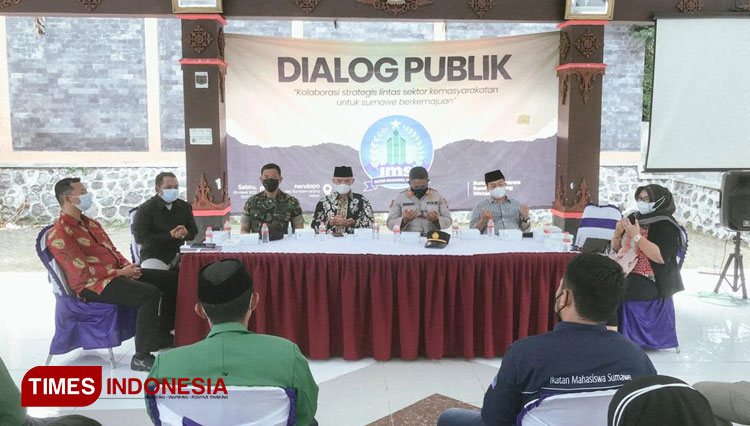 Suasana Dialog Publik IMS di Pendopo Kecamatan Sumawe. (Foto : IMS for TIMES Indonesia)