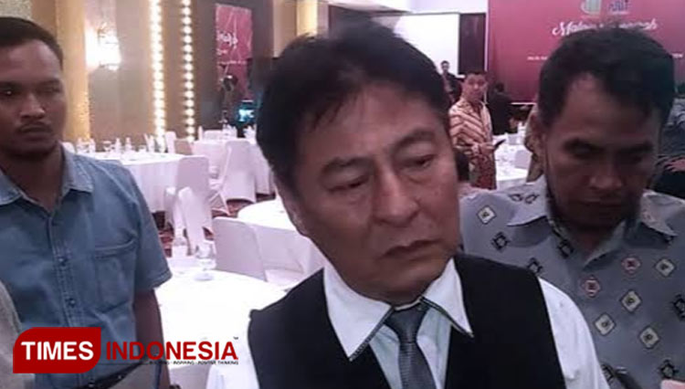 H Eddy Yusuf saat diwawancarai media termasuk TIMES Indonesia terkait Pilkada OKU 2020 (Foto : Rochman/TIMES Indonesia)