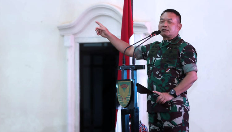 Kepala Staf Angkatan Darat (Kasad) Jenderal TNI Dudung Abdurachman, S.E., M.M., saat memberikan pengarahan di Kodam II Siliwangi. (FOTO: Kodam II Siliwangi)