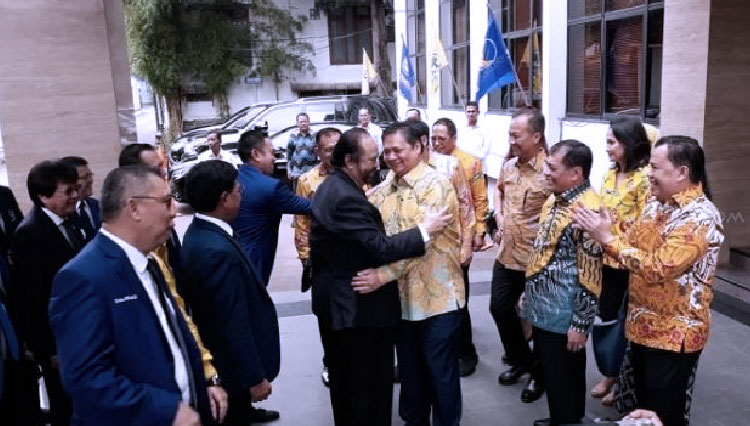 Ketum Partai Golkar Airlangga Hartarto bertemu Surya Paloh di NasDem Tower Jakarta. (FOTO: Suara)