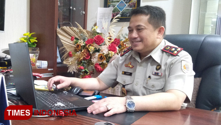 Kepala BPN Gresik Asep Heri saat berada di ruang kerjanya (Foto: Akmal/TIMES Indonesia).