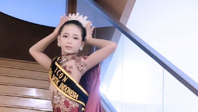 Gadis 9 Tahun Asal Lamongan Dinobatkan sebagai Ikon Model Batik Indonesia 2022