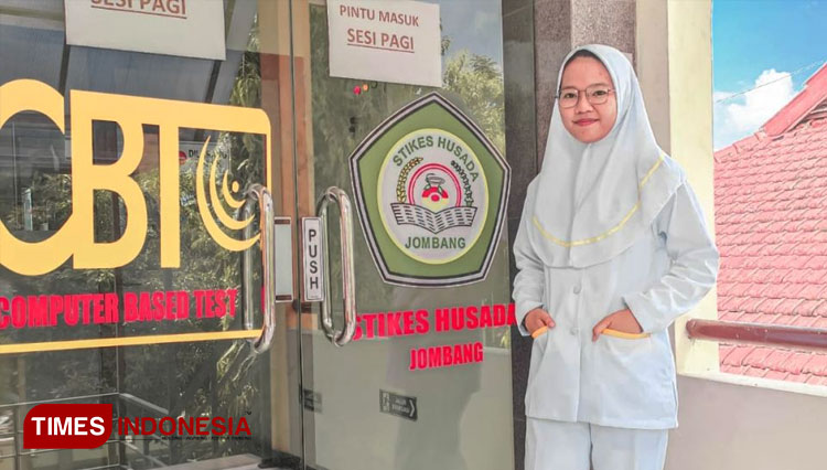 Salah satu mahasiswi STIKes Husada Jombang yang memperoleh beasiswa. (FOTO : AJP/TIMES Indonesia)