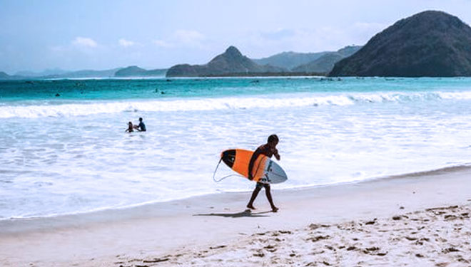 Pantai Selong Belanak Destinasi Wisata Sekitar Mandalika