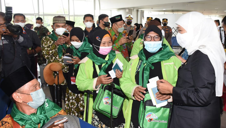 Khofifah-jemaah-2.jpg