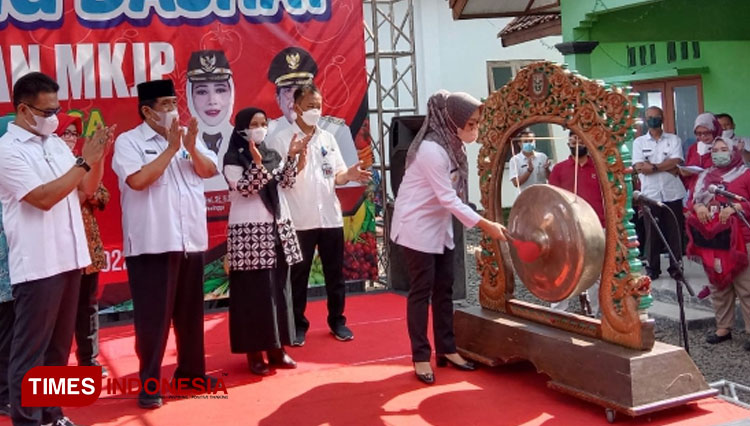 Bupati Purbalingga Dyah Hayuning Pratiwi SE BEcon MM saat melaunching Desa Ramah Perempuan dan Anak. (FOTO : Humas Pemkab for TIMES Indonesia)