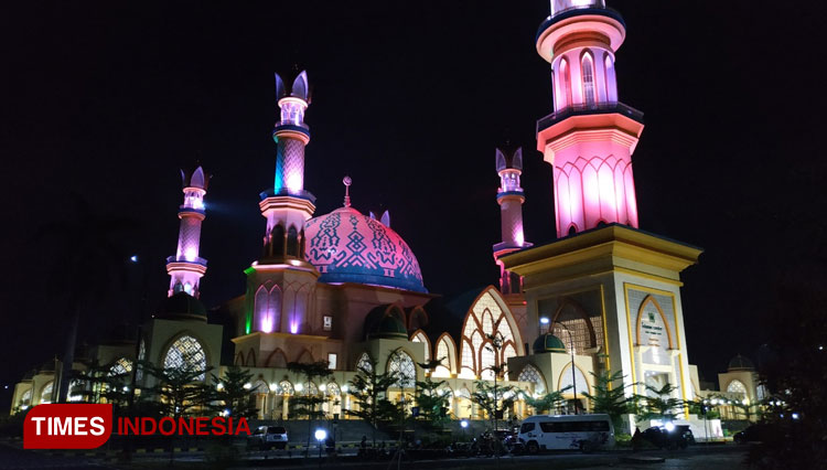 Kunjungi Masjid Islamic Center Lombok Sebelum Nonton MotoGP