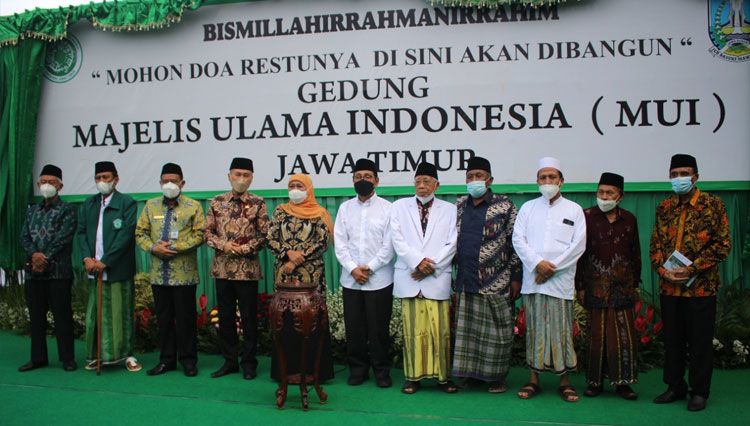 Gubernur-Jatim-Khofifah-bersama-jajaran-Pengurus-MUI-Jatim-2.jpg