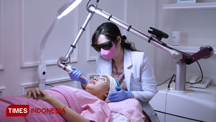 Berkat Reparasi Sinar Laser, Kulit Wajah Lebih Cerah dan Glowing