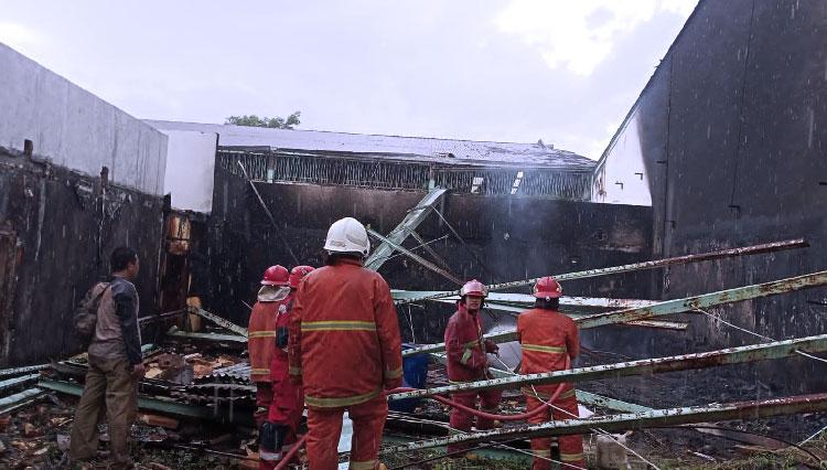 Gudang-Sinarmas-Terbakar-2.jpg