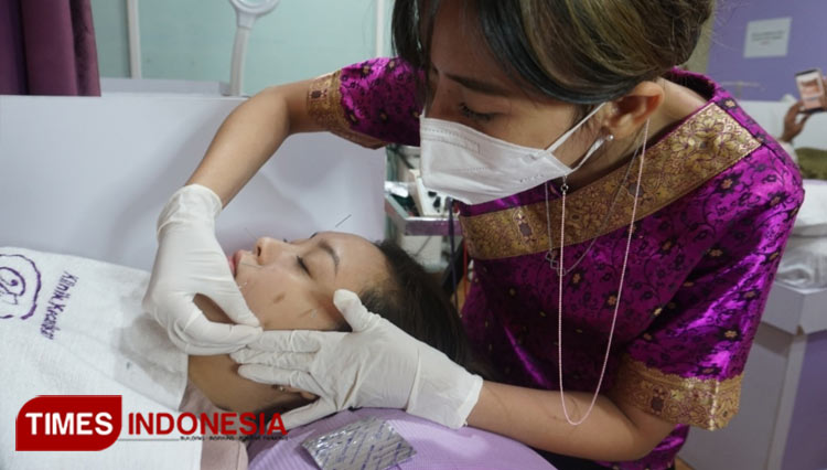 Dina-Akupuntur-Perawatan-2.jpg