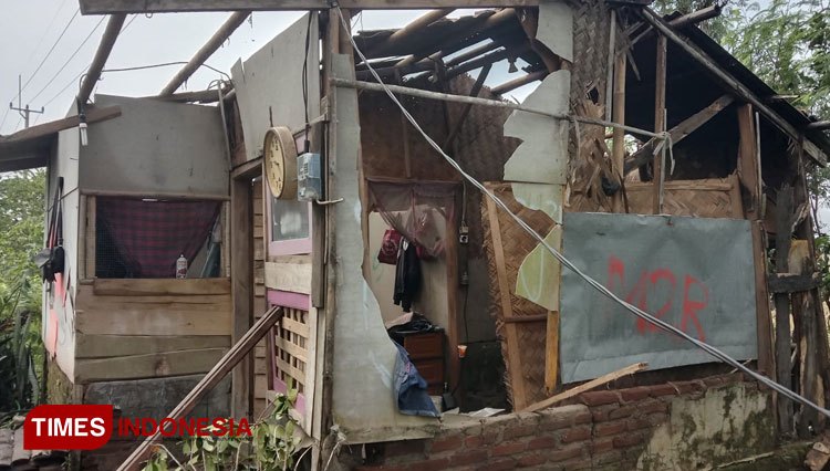 Kondisi-rumah-Ade-Rukmana-a.jpg