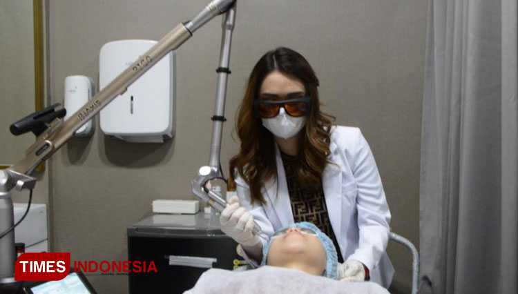 dr-Farrah-Raktion-a.jpg