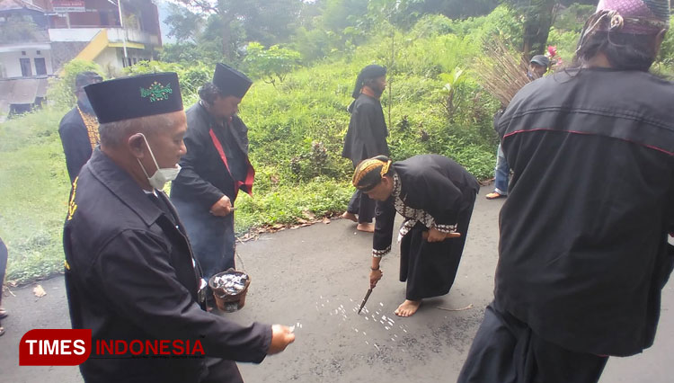 Nggaret-Bumi-a.jpg
