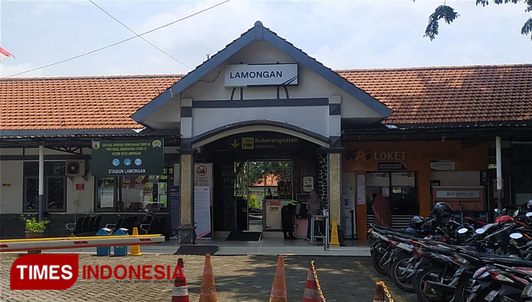 Suasana di Stasiun Lamongan, Rabu (23/3/2022). (FOTO: MFA Rohmatillah/ TIMES Indonesia)