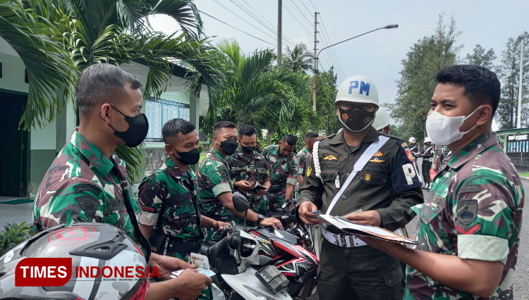 Subdenpom IV/1-3 Tegal melakukan pemeriksaan di Yonif 407 Padma Kusuma (Foto : Pasi Intel Yonif 407 Padma Kusuma For Times Indonesia)