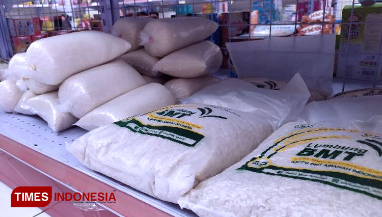 Salah-satu-penjaga-toko-Amindo-di-Wangon-2.jpg