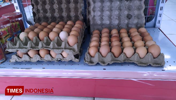 Salah-satu-penjaga-toko-Amindo-di-Wangon-3.jpg