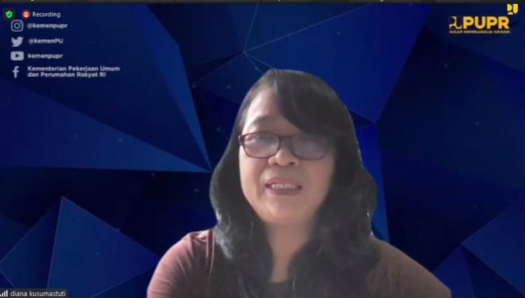 Dirjen Cipta Karya Diana Kusumastuti Kementerian PUPR RI saat bicara di konferensi pers Sayembara Konsep Perancangan Kawasan dan Bangunan IKN Nusantara di Jakarta, Sabtu (26/3/2022) (FOTO: Biro Komunikasi Publik Kementerian PUPR RI)