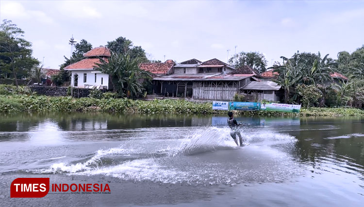 Atlet-Ski-Air-sedang-melakukan-latihan-2.jpg